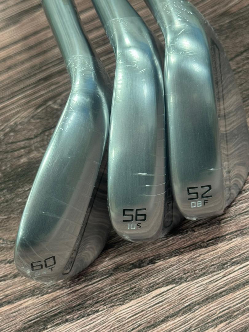 Titleist Vokey SM10 Wedge Set 52° 56° 60° Chrome – DG S300 Shafts – MCC Grips