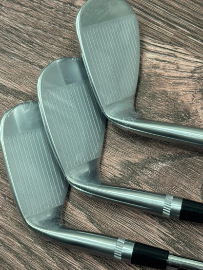 Titleist Vokey SM10 Wedge Set 52° 56° 60° Chrome – DG S300 Shafts – MCC Grips